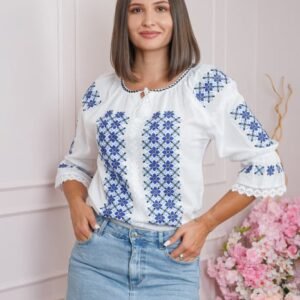Ie traditionala alba cu motiv floral albastru Clarisa 01
