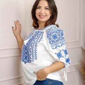 Ie traditionala alba cu motiv floral albastru Liliana 01