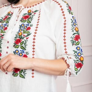 Ie traditionala alba cu motiv floral multicolor Andreea - maneca scurta