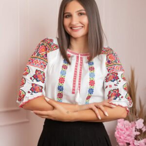 Ie traditionala alba cu motiv floral multicolor Iasmina