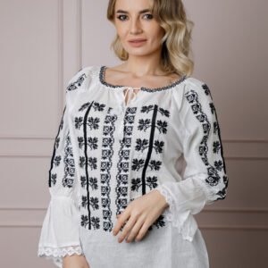 Ie traditionala alba cu motiv floral negru Alice
