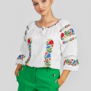 Ie traditionala alba cu motiv floral tricolor Daciana - maneca scurta