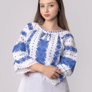 Ie traditionala alba cu motiv geometric albastru Ernestina 01