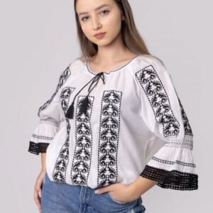 Ie traditionala alba cu motiv geometric negru Alexia
