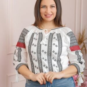 Ie traditionala alba cu motiv geometric negru Renata