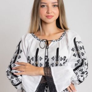 Ie traditionala alba cu motiv geometric negru Viviana 01