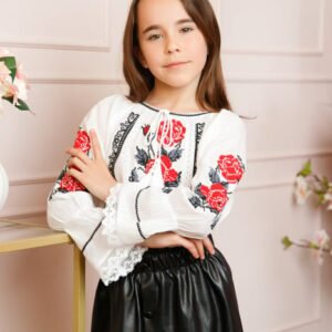 Ie traditionala alba pentru fetite cu motiv floral rosu Izabela