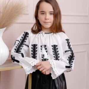 Ie traditionala alba pentru fetite cu motiv geometric negru Anastasia