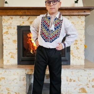 Ie traditionala baieti Dionisie