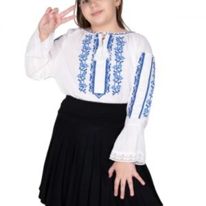Ie traditionala fetite Antonia 2