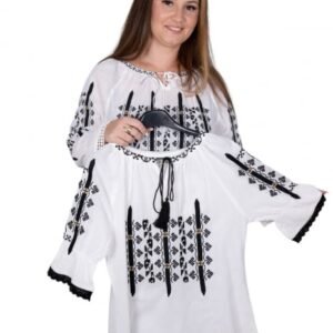 Ie traditionala fetite Corina