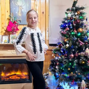 Ie traditionala fetite Doris 3