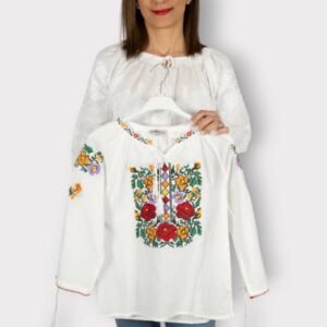 Ie traditionala fetite Iarina 2