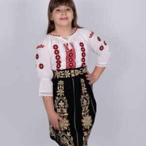 Ie traditionala fetite Lili