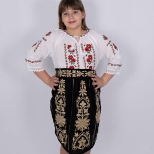 Ie traditionala fetite Maricica