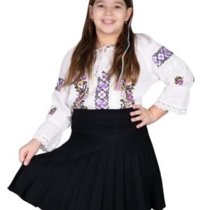 Ie traditionala fetite Minodora