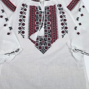 Ie traditionala fetite Mirela