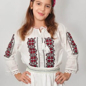 Ie traditionala fetite Olguta 2