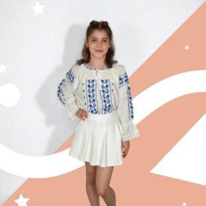 Ie traditionala fetite Paula