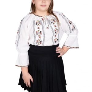 Ie traditionala fetite Raluca