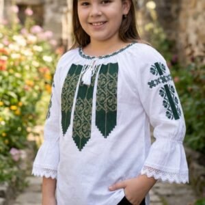Ie traditionala fetite Roxi