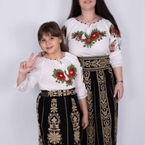 Ie traditionala fetite Sidonia