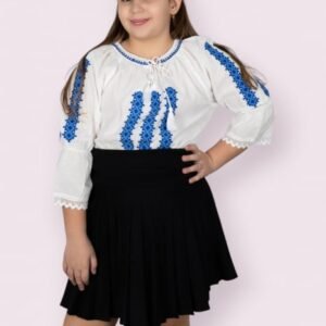 Ie traditionala fetite Silvia