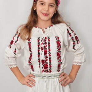 Ie traditionala fetite Steliana