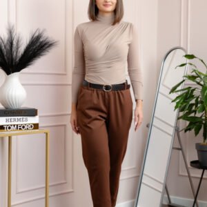 Pantaloni grosi Nancy cu curea reglabila si buzunare functionale - Maro