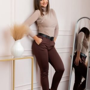 Pantaloni slim maro cu talie inalta si curea lata