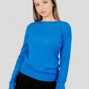 Pulover clasic albastru cu decolteu barcuta