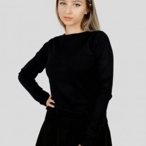 Pulover clasic negru cu decolteu barcuta