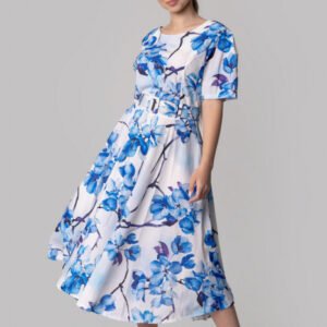 Rochie alba cu imprimeuri florale albastre si centura in talie
