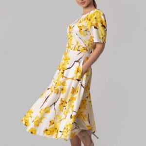 Rochie alba cu imprimeuri florale galbene si centura in talie