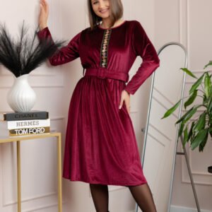 Rochie din catifea Layla cu centura in talie si detaliu boho-floral - Visiniu