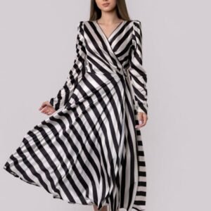 Rochie eleganta cu dungi albe si negre si aspect petrecut