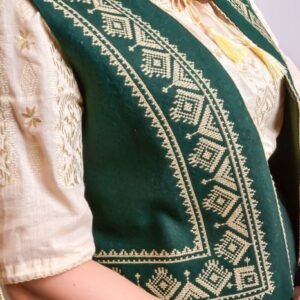 Vesta traditionala verde cu broderie geometrica crem Olivia